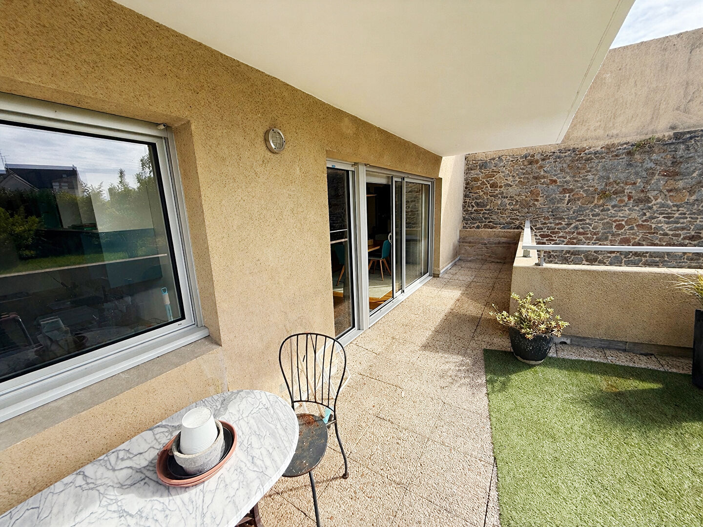 Appartement T3, terrasse, garage et cave