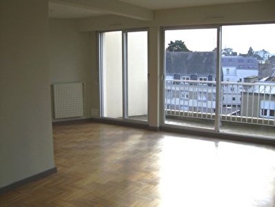 Bel appartement avec balcon et garage
