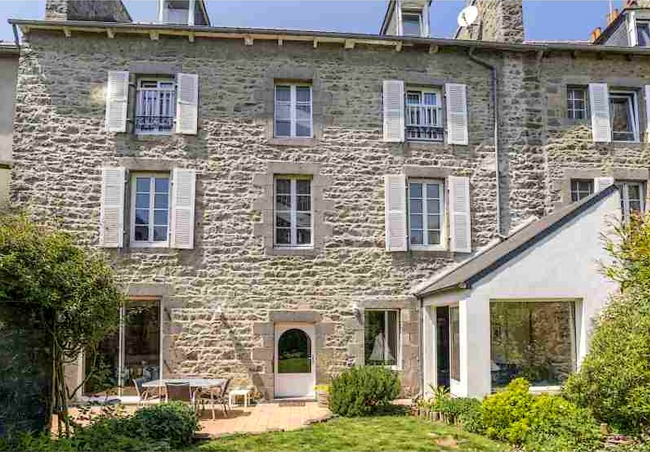 Grande maison de ville, jardin, garage